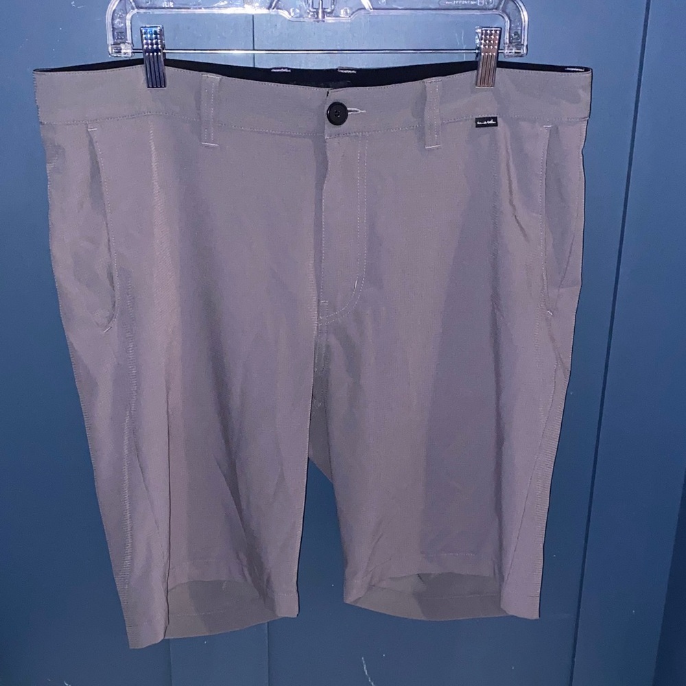 Travis Mathew Men's Gray Shorts‎ with Pockets